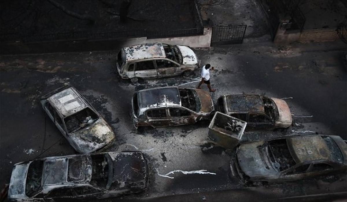 «Τρέχει» η επιχείρηση απομάκρυνσης αμίαντου από τις πυρόπληκτες περιοχές