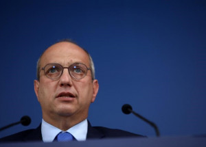 Οικονόμου για Τσίπρα: Δεν καταλαβαίνει το μέγεθος της παγκόσμιας κρίσης
