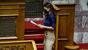 Αχτσιόγλου: Ο «ατομικός κουμπαράς» θέτει σε αβεβαιότητα τις επικουρικές συντάξεις