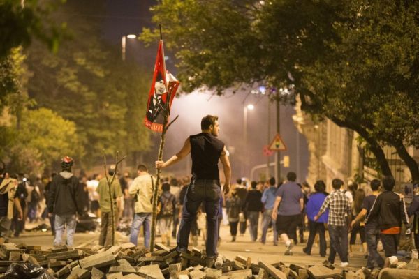 Διαδηλωτές και Ερντογάν συνεχίζουν την αναμέτρηση στην Τουρκία