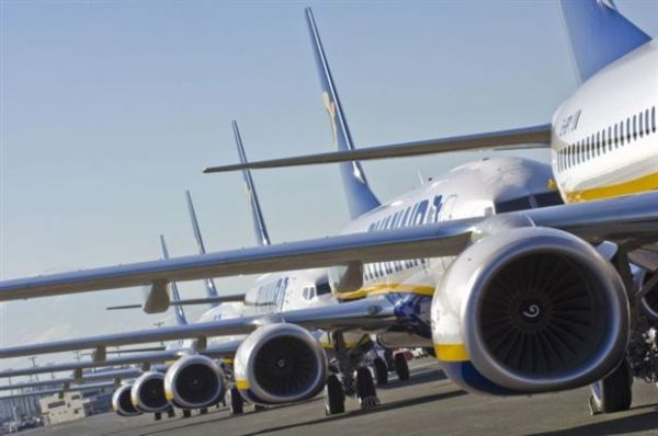 Ryanair: Ζητάει λιγότερους φόρους για να φέρει τουρίστες -&quot;Όχι&quot; από τον ΔΑΑ, αλλά και γκρίνιες...