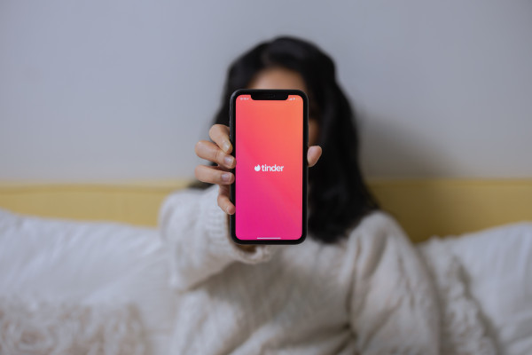 Tinder: Ποια μέτρα λαμβάνει για την ασφάλεια των γυναίκων