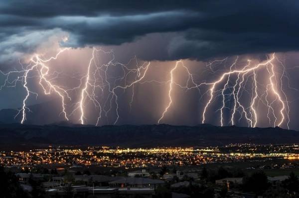 Αστεροσκοπείο: 700 κεραυνοί σήμερα στην Αττική
