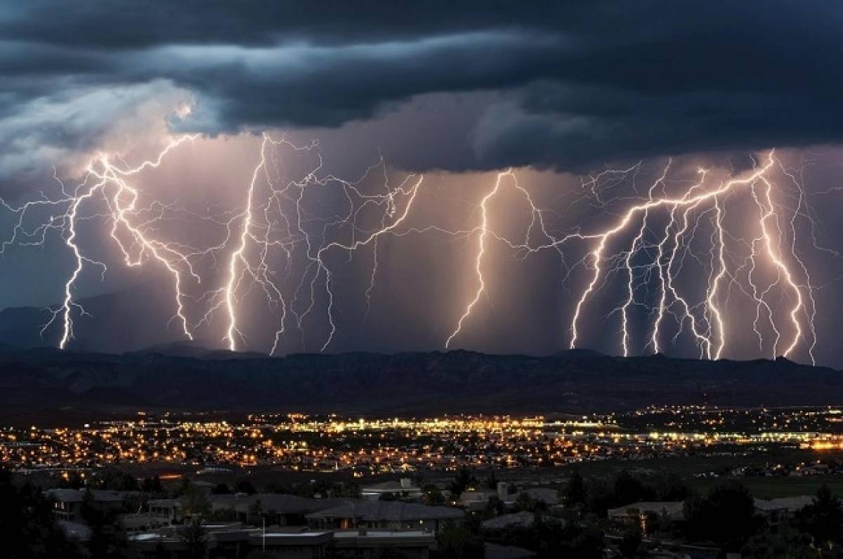 Αστεροσκοπείο: 700 κεραυνοί σήμερα στην Αττική