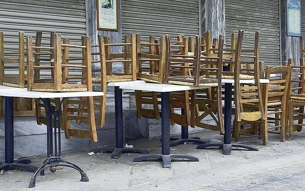 Στο «καλό» σενάριο ύφεσης 7,5% η εστίαση οδηγείται σε λουκέτα