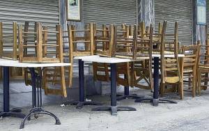 Στο «καλό» σενάριο ύφεσης 7,5% η εστίαση οδηγείται σε λουκέτα