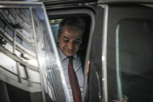 Ο Μητσοτάκης στο Μπάκιγχαμ με Ελισάβετ Β' και Τραμπ