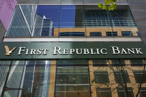 «Bυθίζεται» κατά 67% η μετοχή της First Republic Bank-Αναστολή διαπραγματεύσεων