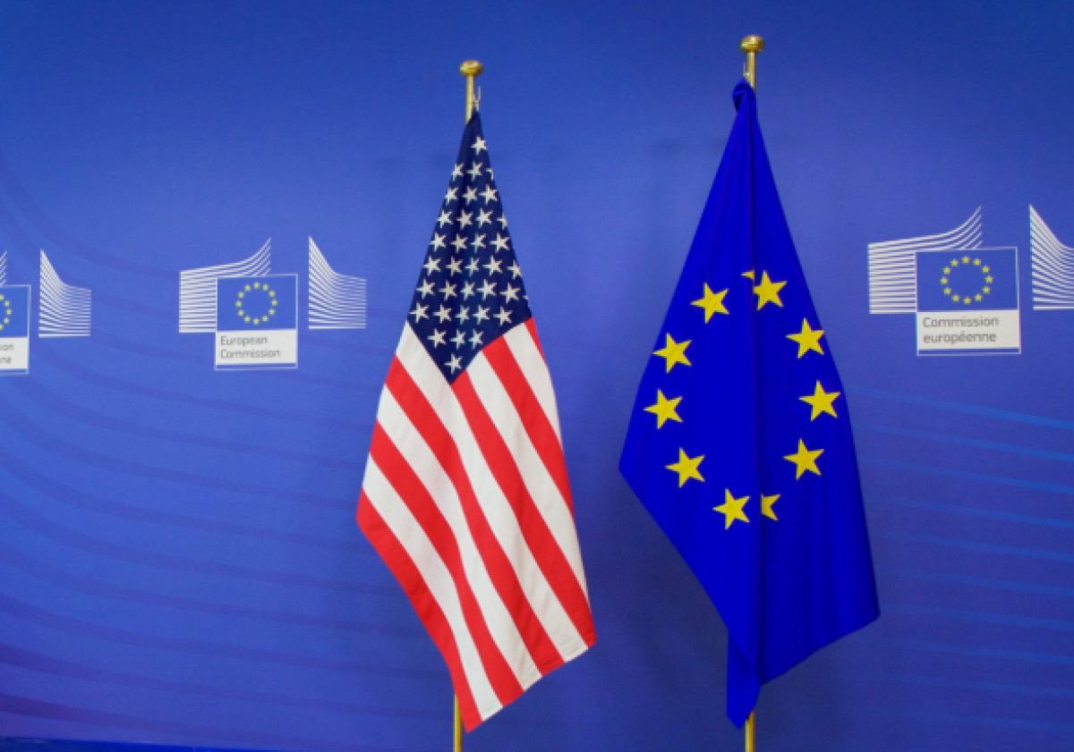 Bloomberg: Πώς οδηγηθήκαμε στην ψήφιση της εμπορικής συμφωνίας ΗΠΑ-ΕΕ – Τα σημεία «κλειδιά»