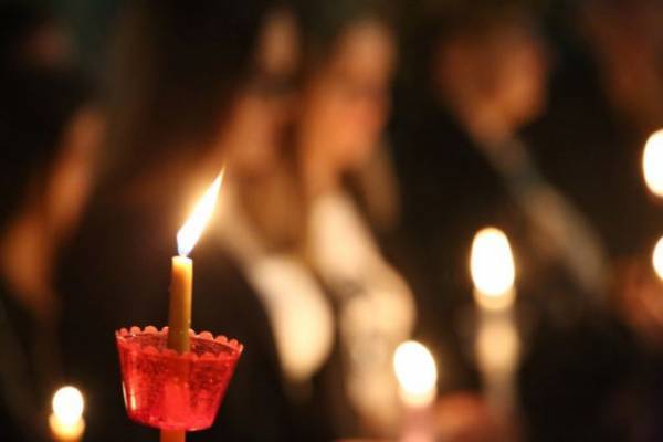 Στις 18.30 η άφιξη του Αγίου Φωτός στην Αθήνα