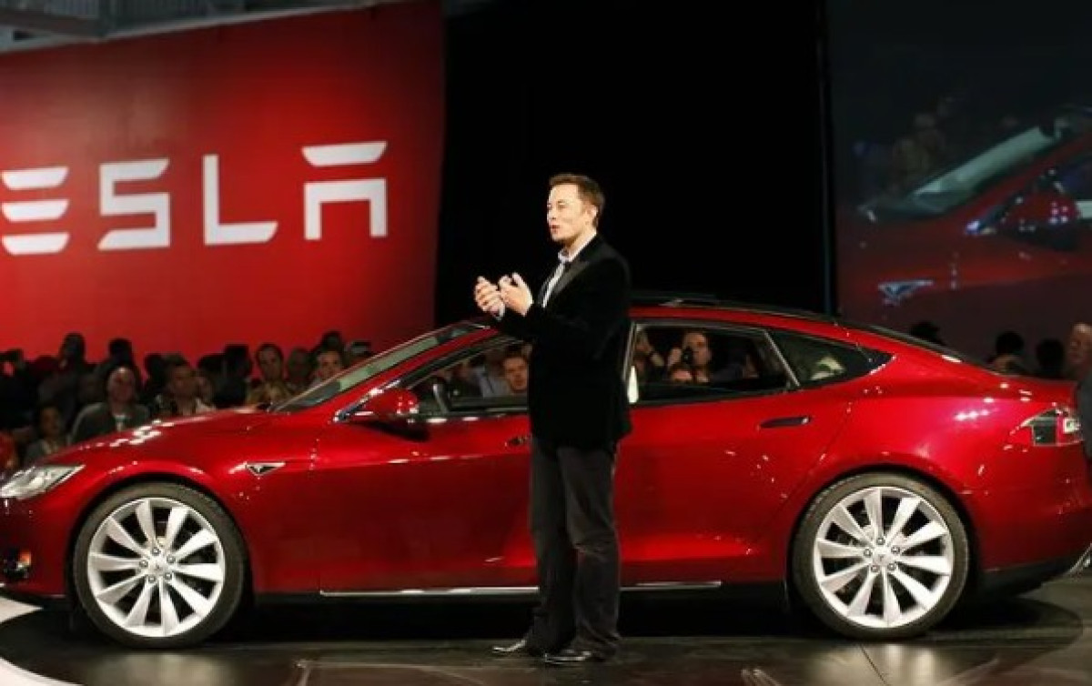 Βουτιά για τη μετοχή της Tesla κατά 6% μετά τη νέα πτώση στις πωλήσεις αυτοκινήτων το β τρίμηνο