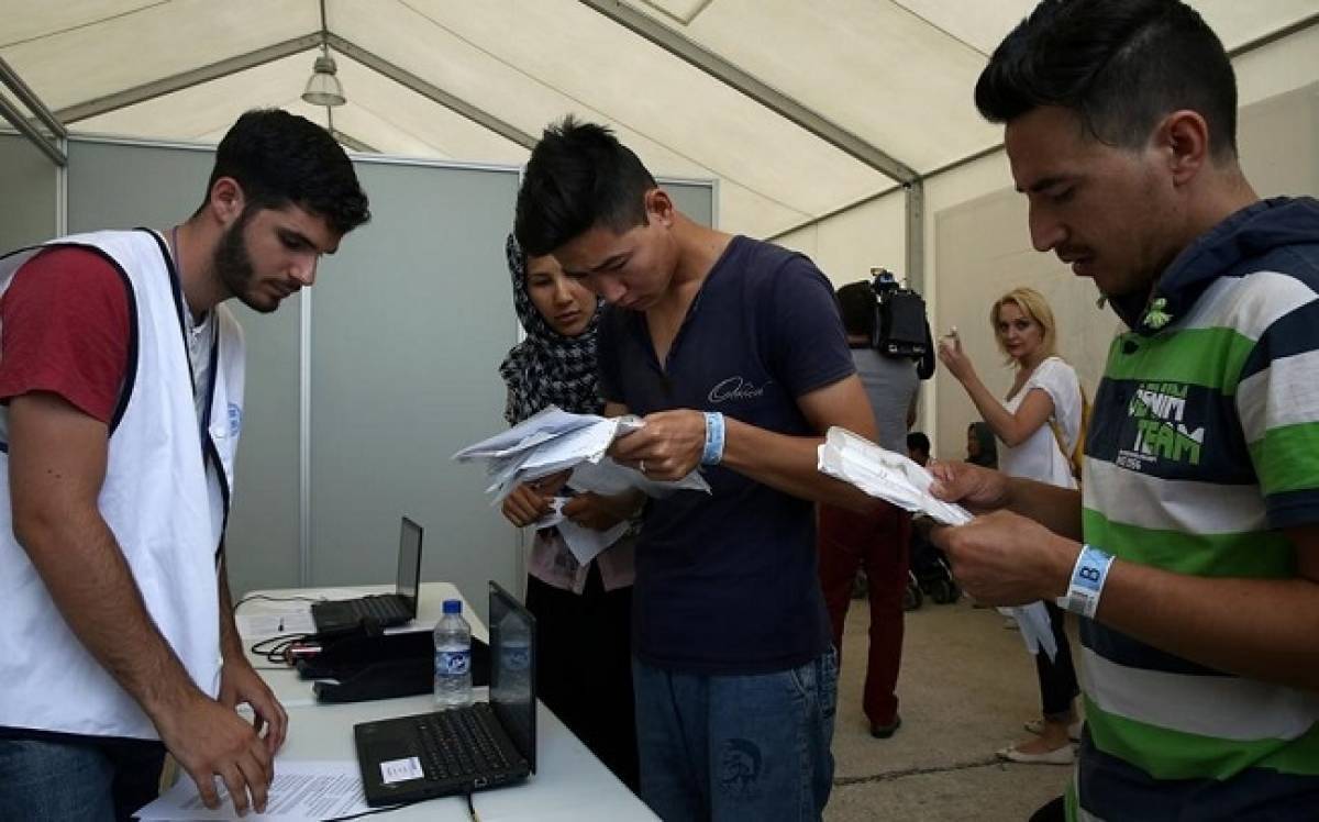Die Welt: Η Ελλάδα τορπιλίζει την πολιτική ασύλου της ΕΕ