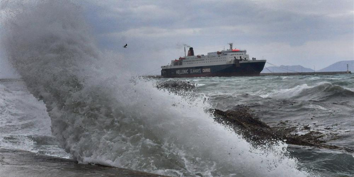 Πειραιάς: Ακύρωση τριών δρομολογίων λόγω δυσμενών καιρικών συνθηκών