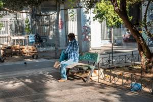 Με τους κοινωνικούς λειτουργούς του δήμου Αθηναίων στις πιάτσες των αστέγων