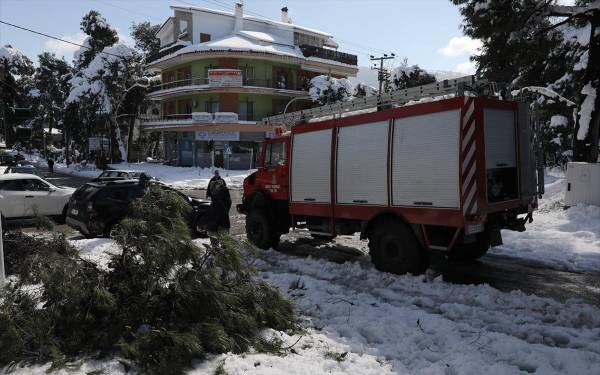 Πυροσβεστική: Περισσότερες από 960 κλήσεις στην Αττική- 725 απεγκλωβισμοί