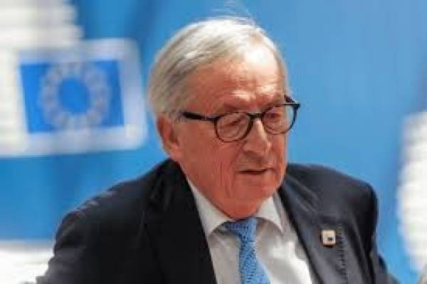 Γιούνκερ: Οι Έλληνες οι αληθινοί ήρωες της κρίσης του 2015