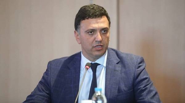 «Καμπανάκι» Κικίλια για την επιστροφή των εκδρομέων από τις διακοπές