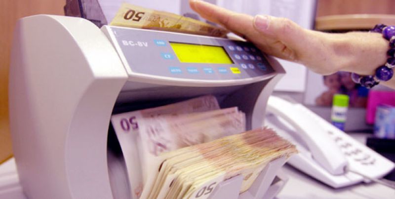 Εγγυημένες οι καταθέσεις στην Ελλάδα μέχρι νεωτέρας… Τι να κάνω τα λεφτά μου; Οι απαντήσεις στο «R»
