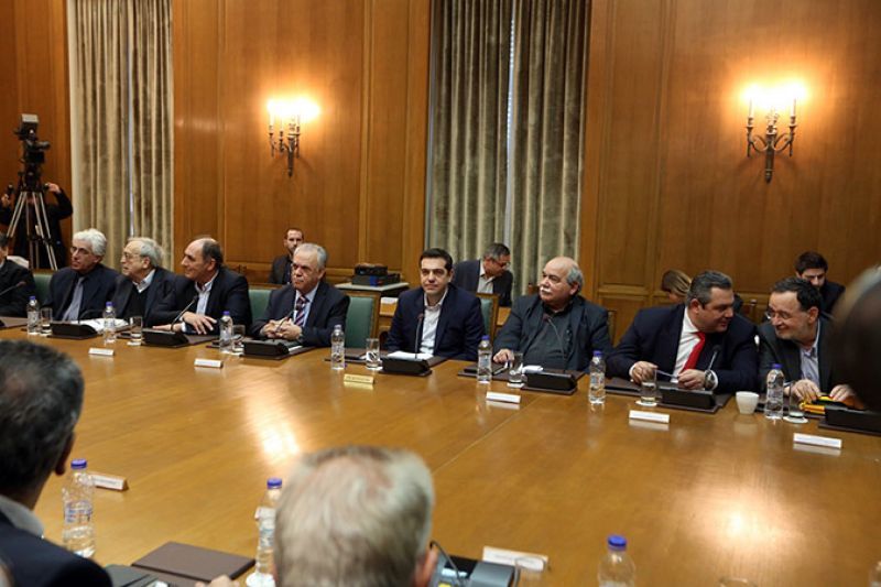 Έξοδος από την εσωστρέφεια με τρία ν/σ και μία εξεταστική για τα μνημόνια