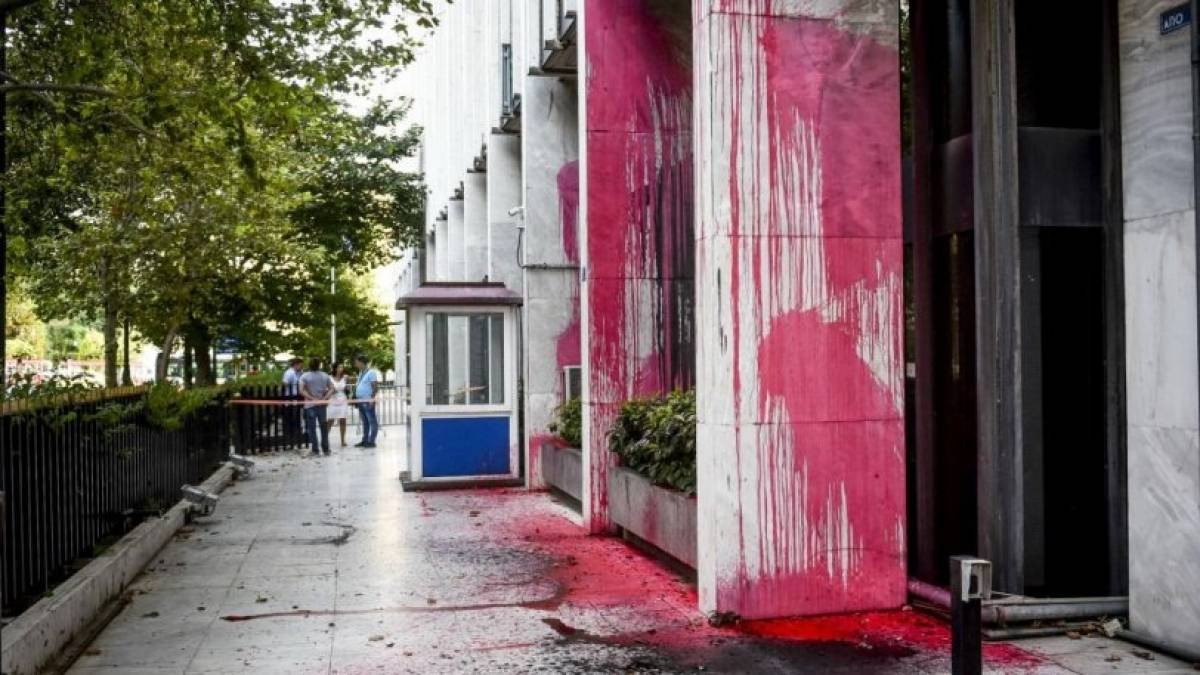 Ο Ρουβίκωνας υπεύθυνος για την επίθεση στο υπ. Περιβάλλοντος