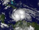 Συναγερμός στις ΗΠΑ για την έλευση του τυφώνα Μάθιου
