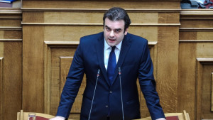 Αντιπαράθεση Πιερρακάκη - Φάμελλου στη Βουλή: ATM, λαθρεμπόριο καυσίμων και δημοσιονομική πολιτική στο επίκεντρο