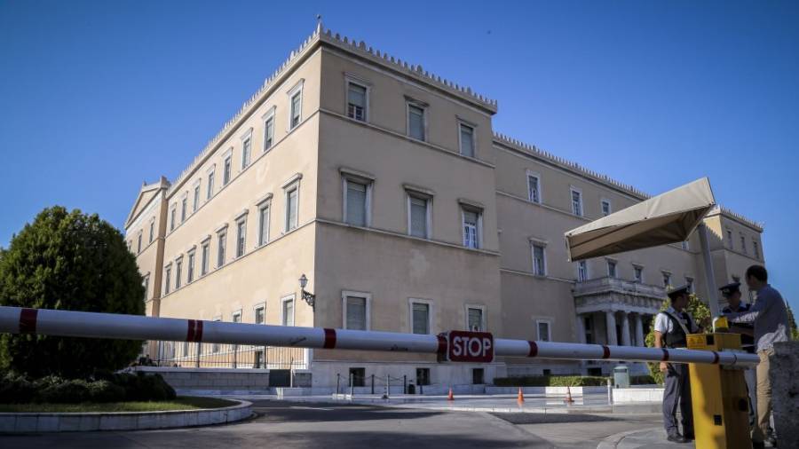 Η παράνομη είσοδος στη Βουλή και ο χειρότερος εαυτός μας