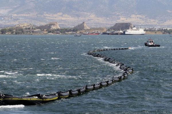Εμφανίσθηκαν στην Ελευσίνα οι πρώτες «ντάνες» παροπλισμένων πλοίων