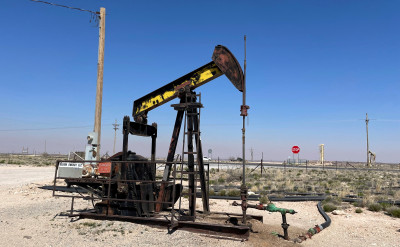 Ανεβαίνει ελέω αποθεμάτων και Χούθι το πετρέλαιο-Πέφτει το φυσικό αέριο