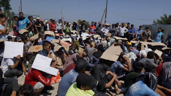 Παρατηρητήριο Ανθρωπίνων Δικαιωμάτων: Η δυστυχία των μεταναστών στην Ελλάδα μεγαλώνει