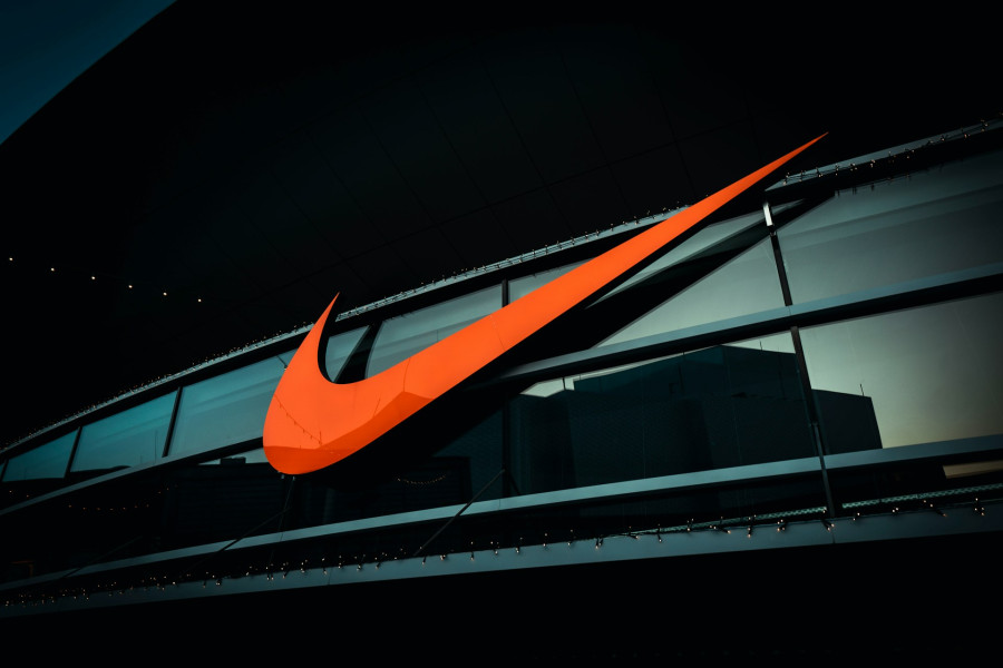 Nike: «Καμπανάκι» για δύσκολο εξάμηνο με μειωμένη ζήτηση και πιέσεις στη μετοχή