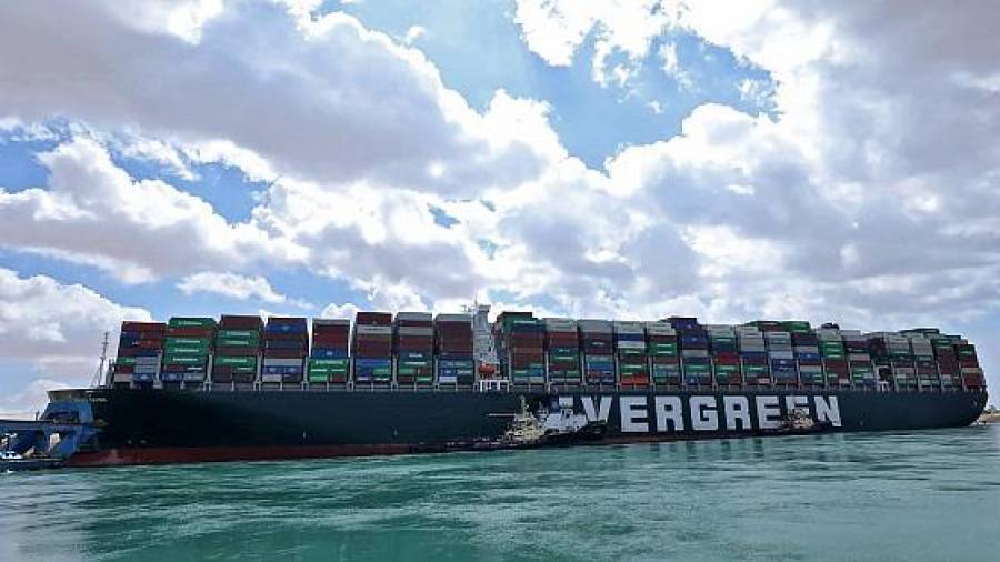 Σουέζ: Πότε αναμένεται να αποκατασταθεί η κίνηση