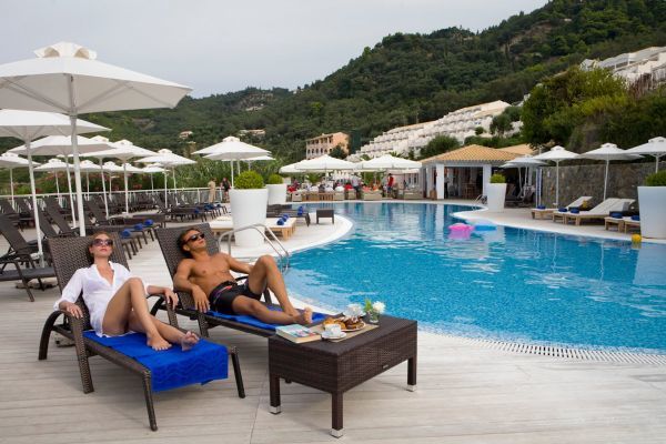 Κατά 15% έπεσαν οι τιμές στα ελληνικά ξενοδοχεία