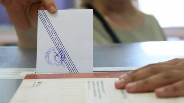 Δημοσκόπηση - MRB: Σταθερά διψήφιο προβάδισμα ΝΔ-Οι δημοφιλέστεροι υπουργοί