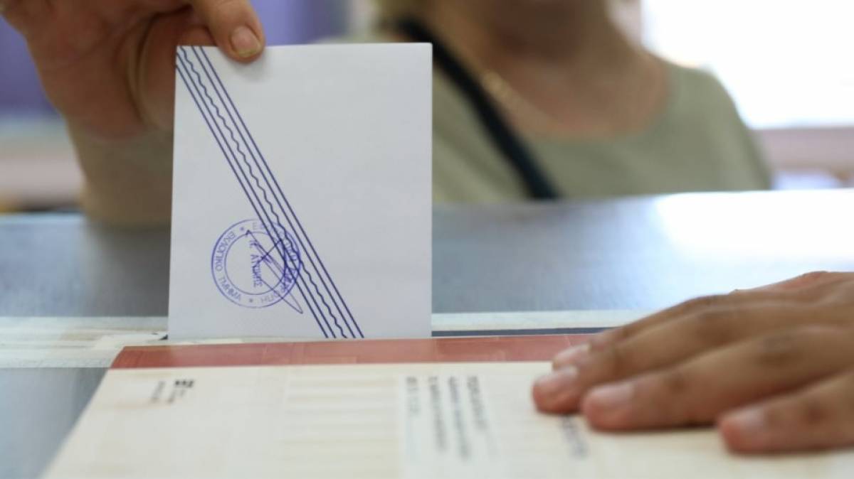 Δημοσκόπηση - MRB: Σταθερά διψήφιο προβάδισμα ΝΔ-Οι δημοφιλέστεροι υπουργοί