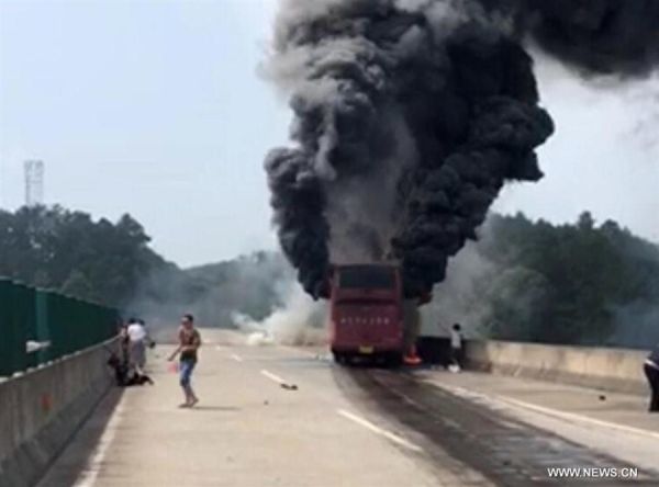 Κίνα: Τριάντα άνθρωποι κάηκαν ζωντανοί όταν λεωφορείο τυλίχθηκε στις φλόγες