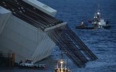 Σήκωσαν το Costa Concordia