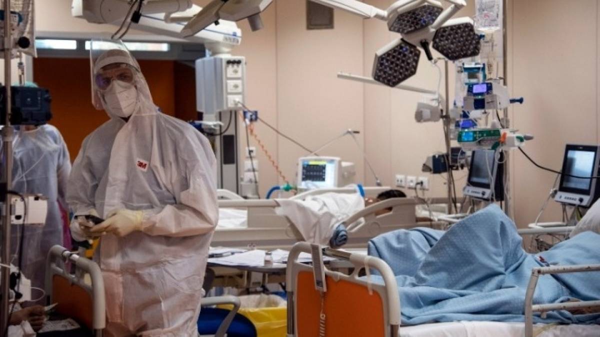 Κορονοϊός-Ελλάδα: 14 θάνατοι και 2.448 νέα κρούσματα-Αρνητικό ρεκόρ διασωληνωμένων