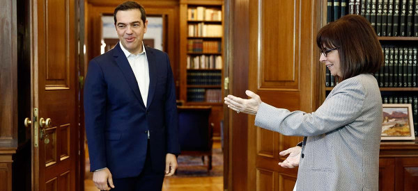 Παρακολουθήσεις: Ο on camera διάλογος του Τσίπρα με τη Σακελλαροπούλου
