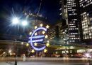 Bloomberg:Δύσκολα θα ενταχθούν τα ελληνικά ομόλογα στο QE της ΕΚΤ