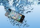 Πέντε βήματα για να σώσετε το iPhone ή το iPad σας αν πέσει στο νερό