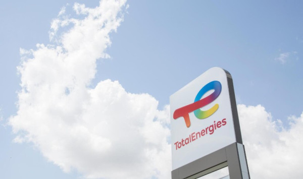 TotalEnergies: Αναστέλλει μέρος της παραγωγής πετρελαίου και φυσικού αερίου στη Μέση Ανατολή