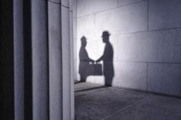 Στις γερμανικές μίζες στην Ελλάδα αναφέρεται η Süddeutsche Zeitung