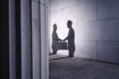 Στις γερμανικές μίζες στην Ελλάδα αναφέρεται η Süddeutsche Zeitung