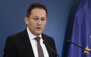 Κόντρα Πέτσα-Φάμελλου για «υποκινούμενες» διαμαρτυρίες στην Πάτρα λόγω λιανεμπορίου