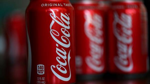 Coca-Cola: Στρέφεται σε bulkers για τη μεταφορά των εμπορευματοκιβωτίων της