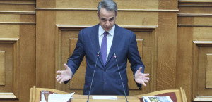 Μητσοτάκης από Βουλή: Αύξηση προστίμων και άμεση φυλάκιση στους εμπρηστές