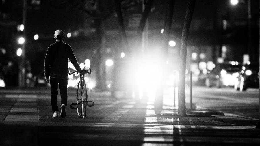 Οδηγός επιβίωσης για το ποδήλατο στην πόλη: Παραμένει ζωντανός όποιος παραμένει ορατός