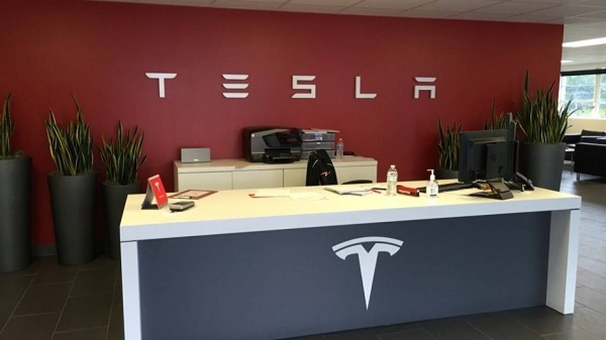 Tesla: Πτώση της μετοχής λόγω απόρριψης από τον S&amp;P 500