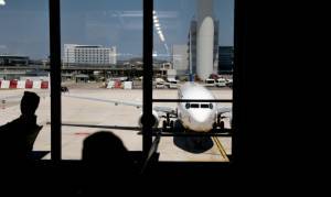 Guardian: Έως και 30 Βρετανοί επέστρεψαν με κορονοϊό από Ελλάδα